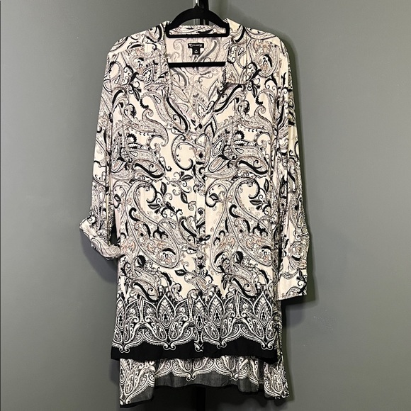new directions Tops - new directions Black and White Paisley Tunic Top